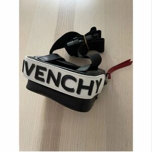 Givenchy body cross bag